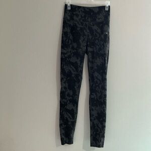Eddie Bauer Charcoal & Black Patterned Leggings XS | Zip Pocket Activewear